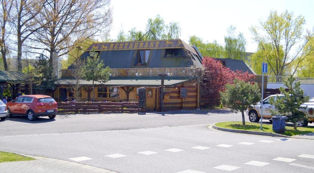 Penzion Ten Bed & Breakfast Пардубице Екстериор снимка